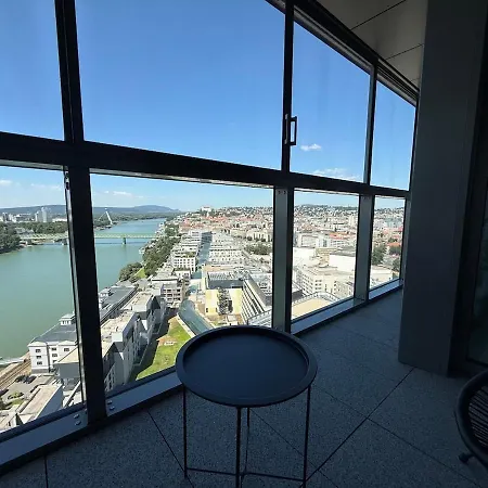 Apartment Eurovea Tower 22 - Danube & Castle View Pressburg