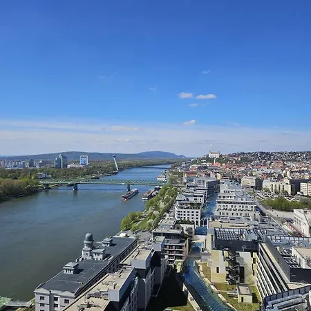 Eurovea Tower 22nd Floor Danube And Castle Апартаменти *